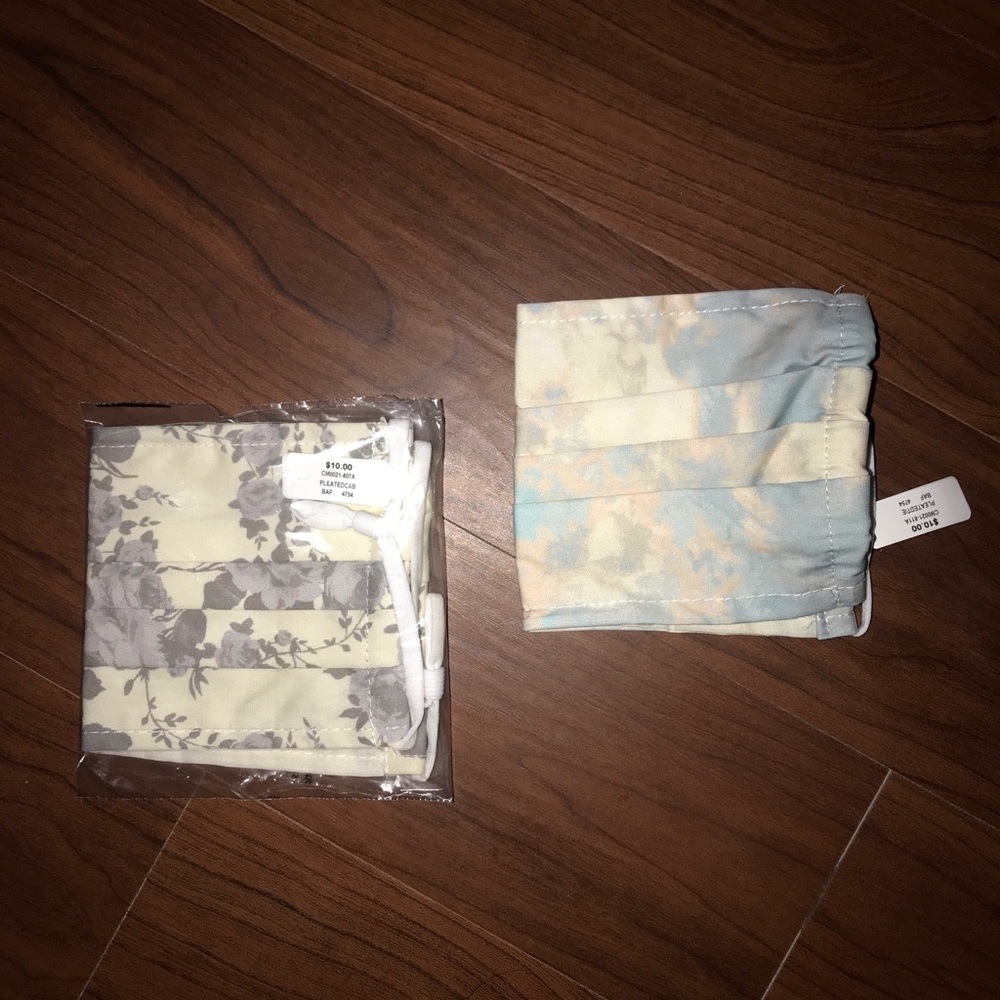 ❗️SOLD❗️2/$16 Francesca’s Face Mask Bundle